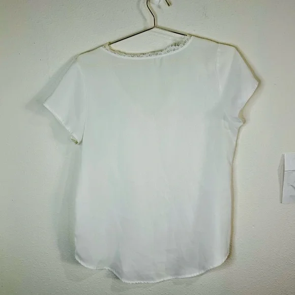 Unbranded White V-Neck Blouse with Lace Trim - Size Large Lightweight Top - Picture 6 of 7